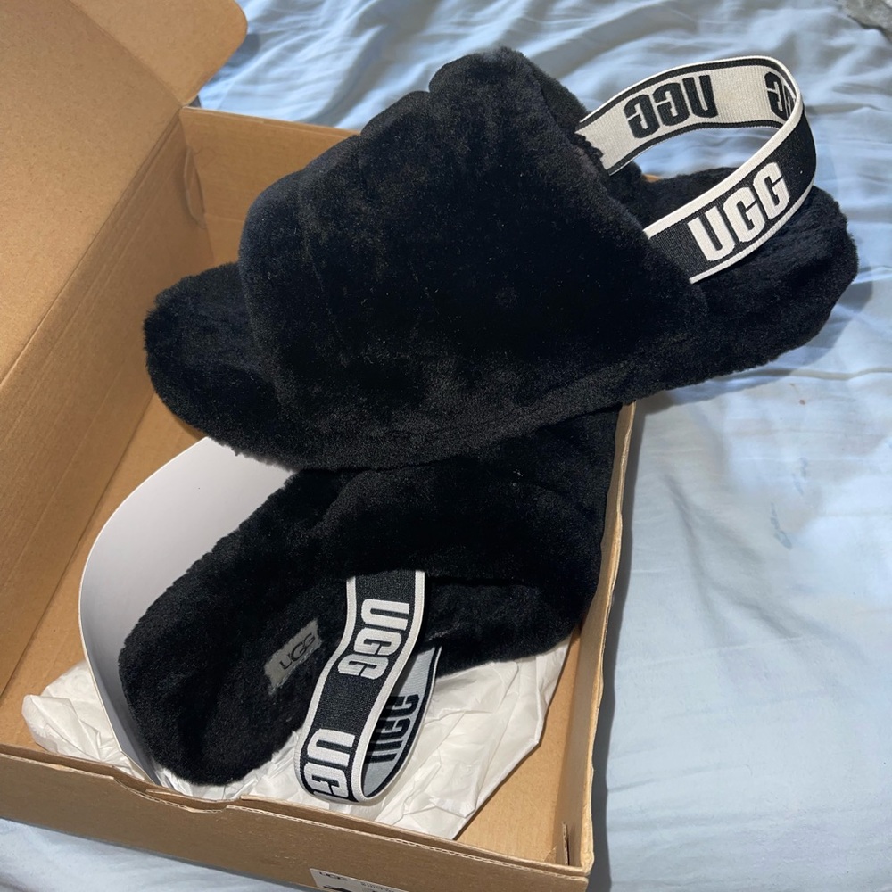 Brand new gig fluff yeah slides only worn once